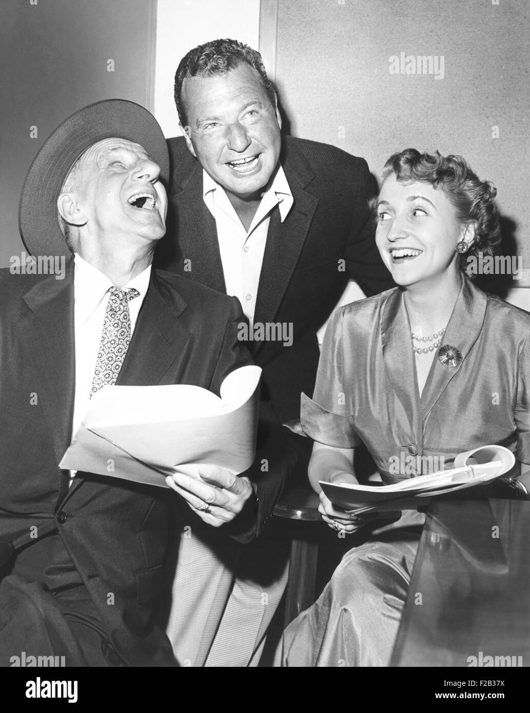 Jimmy Duranti, Phil Harris, e Margaret Truman sono stati presentati sul NBC-TV 'All-Star Revue' Sabato, Sett. 20, 1952. La televisione della commedia formato era simile a quella di un vaudeville show, con un fuso rotante famosi cabarettisti che ospita la mostra. (CSU 2015 7 264) Foto Stock