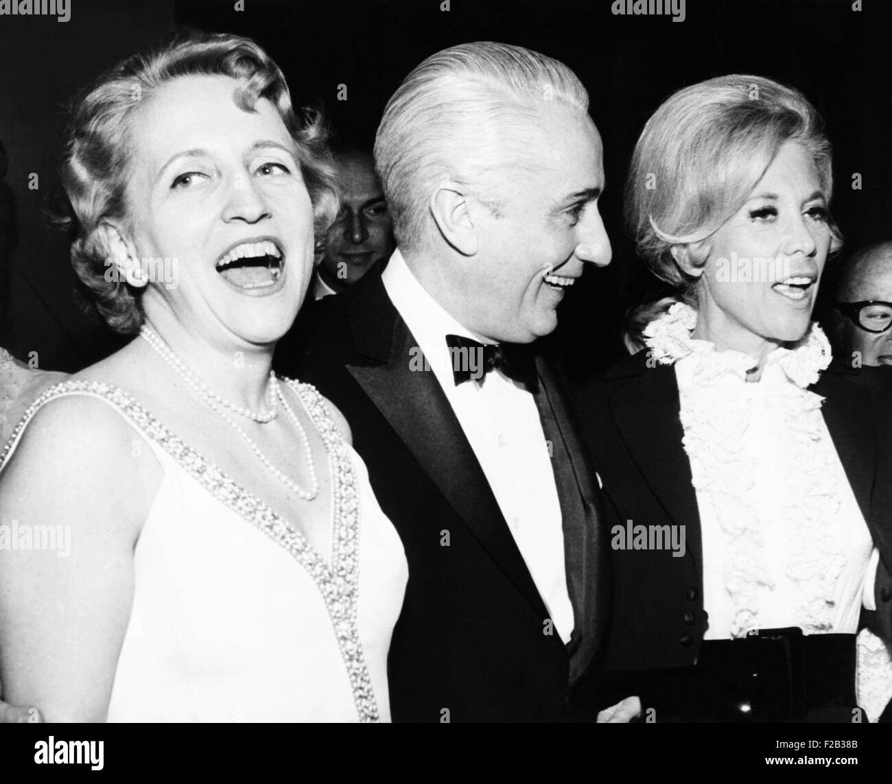 Margaret Truman Daniel e marito Clifton con animatore Dina Riva al suo nuovo supper club. Clifton Daniel è stato managing editor del New York Times. La città di New York, 19 febbraio, 1968. (CSU 2015 7 248) Foto Stock
