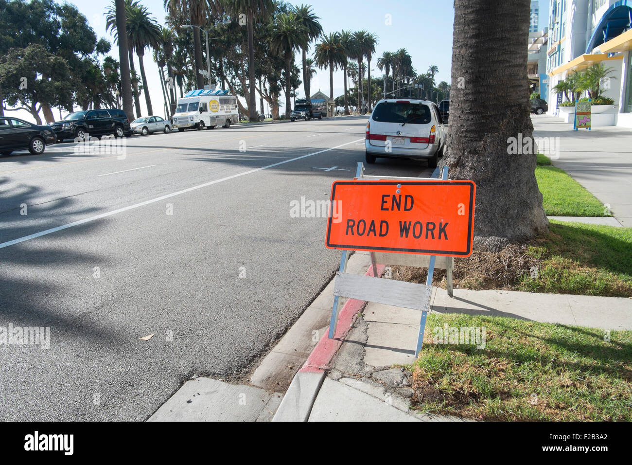 Fine lavori stradali segno di traffico in Santa Monica Foto Stock