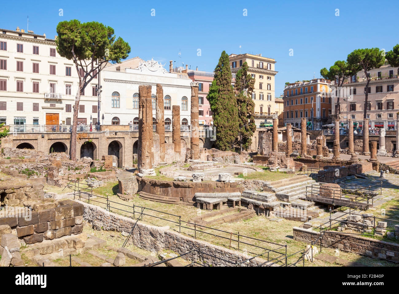 Rovine di quattro teatri romani in Largo di Torre Argentina una piazza di Roma Italia Roma Lazio EU Europe Foto Stock