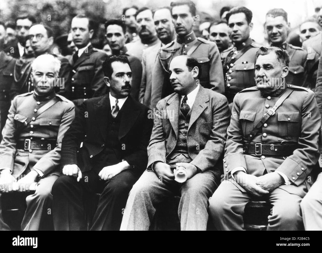 Esercito messicano onora il presidente uscente General Abelardo Rodriquez. Nov. 26, 1934. Seduto, L-R: Generale Almado, Comandante della Foto Stock