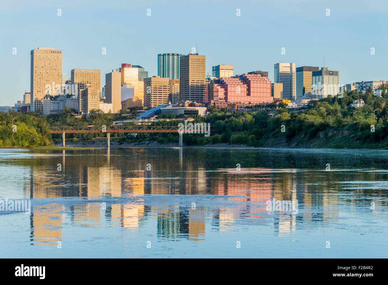 Skyline e a nord del Fiume Saskatchewan, Edmonton, Alberta, Canada Foto Stock