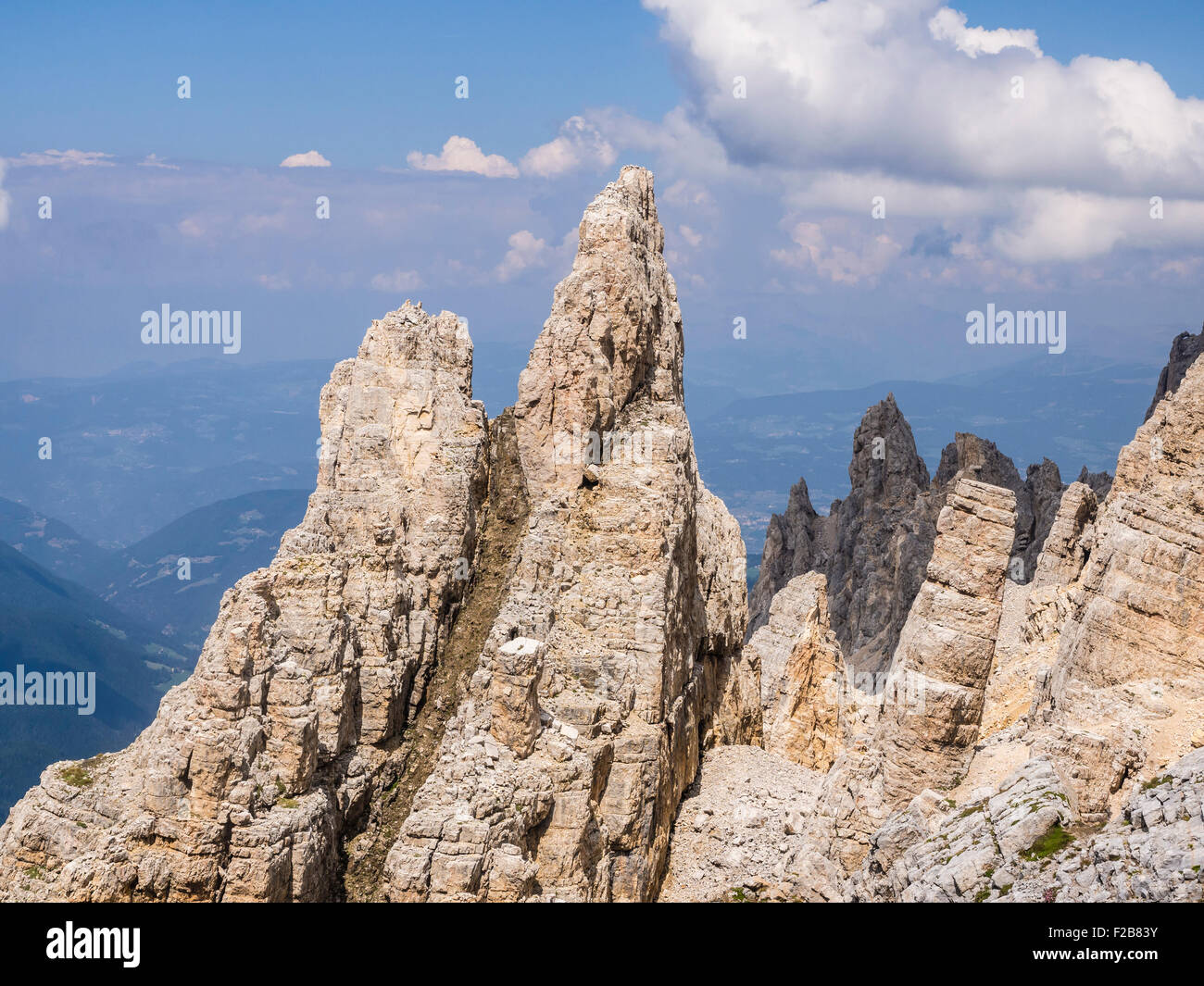 Il Pisa formazione di roccia, Latemar montain group, vicino rifugio Torre di Pisa, Dolomiti, Italia Foto Stock