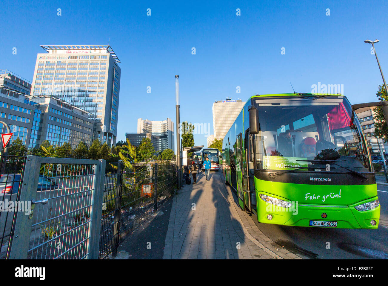 La stazione degli autobus di lunga distanza le linee bus, Essen, Germania Foto Stock