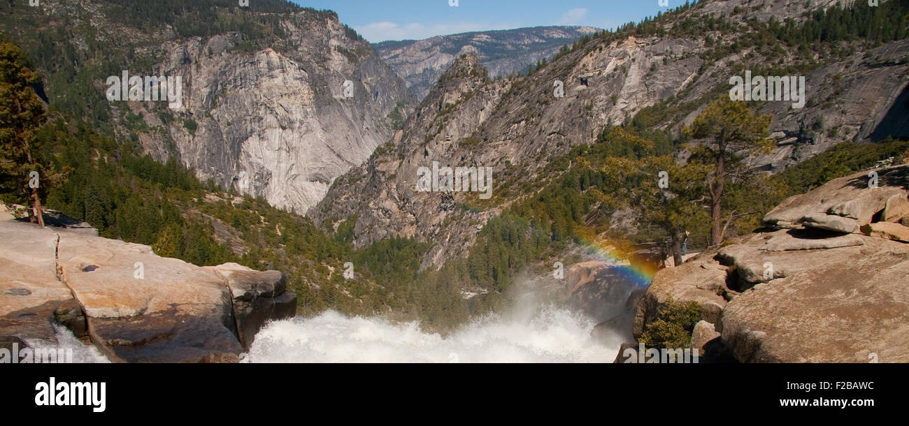 Vista panoramica del paesaggio del Parco Nazionale di Yosemite visto da mezza cupola, California, U.S.A. Foto Stock
