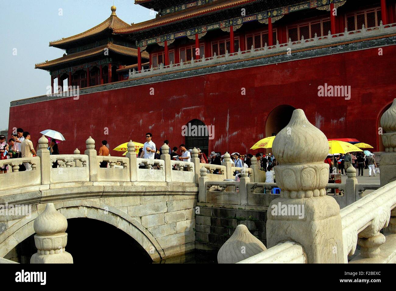 Pechino, Cina: ponti di marmo conducono al Meridian Gate (Wu uomini) alla Città Proibita Foto Stock