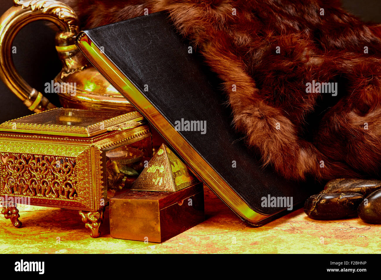 Libro antico di conoscenza di tesori Foto Stock