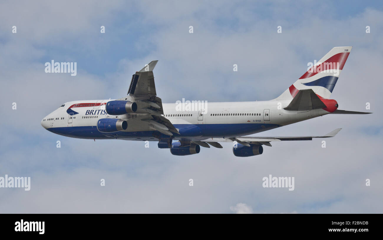 British Airways Boeing 747 jumbo getto G-BYGB decollare da London Heathrow Airport LHR Foto Stock