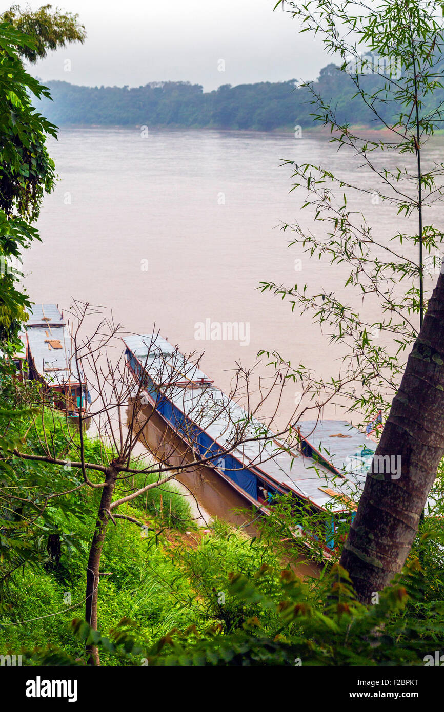 Barche sul fiume Mekong, Luang Prabang, Laos Foto Stock