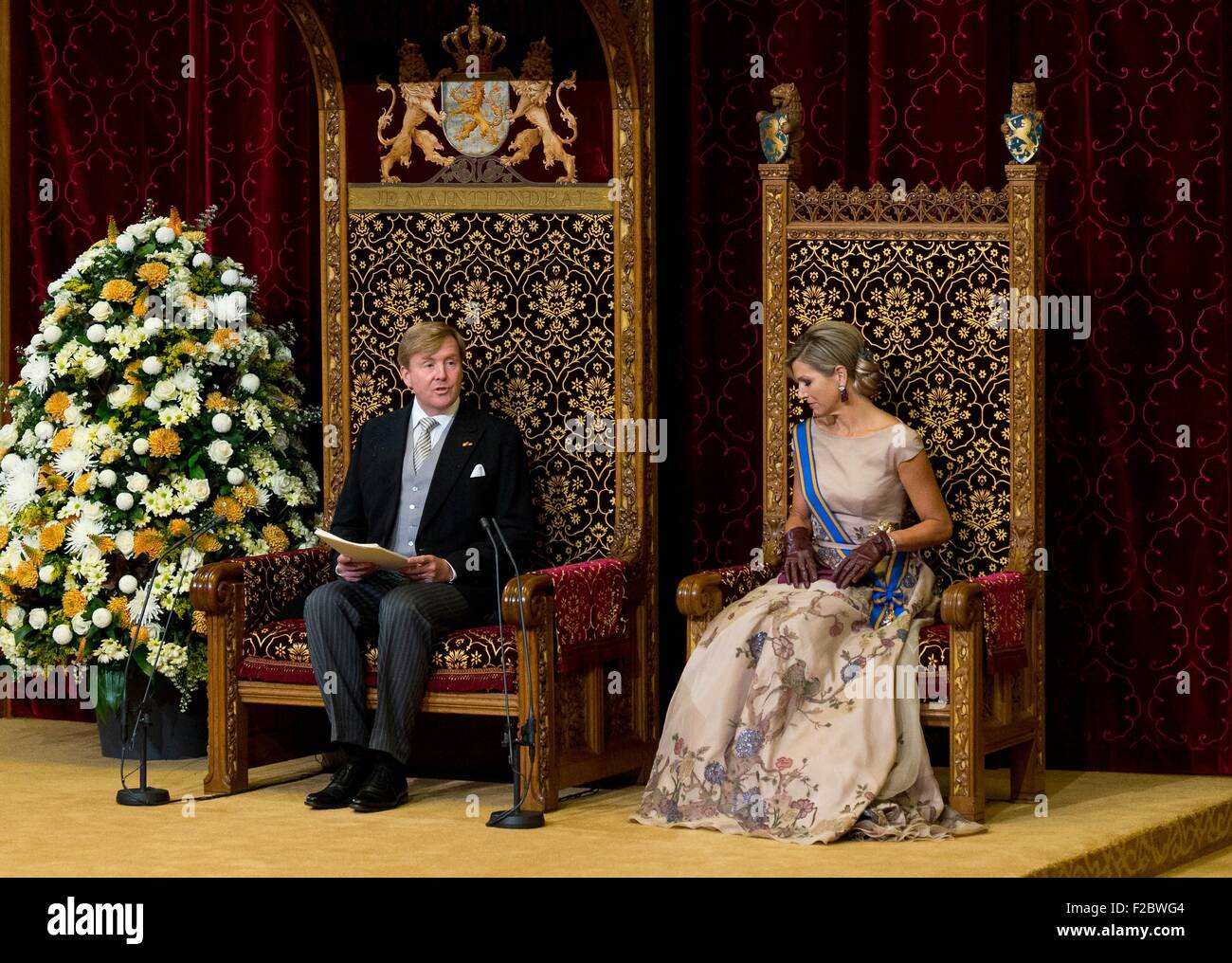 L'Aia, 15-09-2015 HM Re Willem- Alexander e HM Regina Maxima HM Re Willem- Alexander leggere il Troonrede nella Ridderzaal al Binnenhof Prinsjesdag 2015 Ogni terzo martedì di settembre è Prinsjesdag, la festosa apertura del nuovo anno parlamentare di Staten generale (il Senato e la casa) RPE/Albert Philip van der Werf/Paesi Bassi - nessun filo SERVICE - Foto Stock