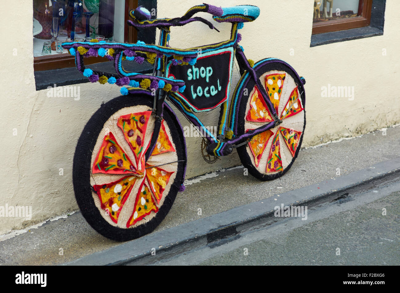 Shop maglia locale bike al di fuori del negozio Foto Stock