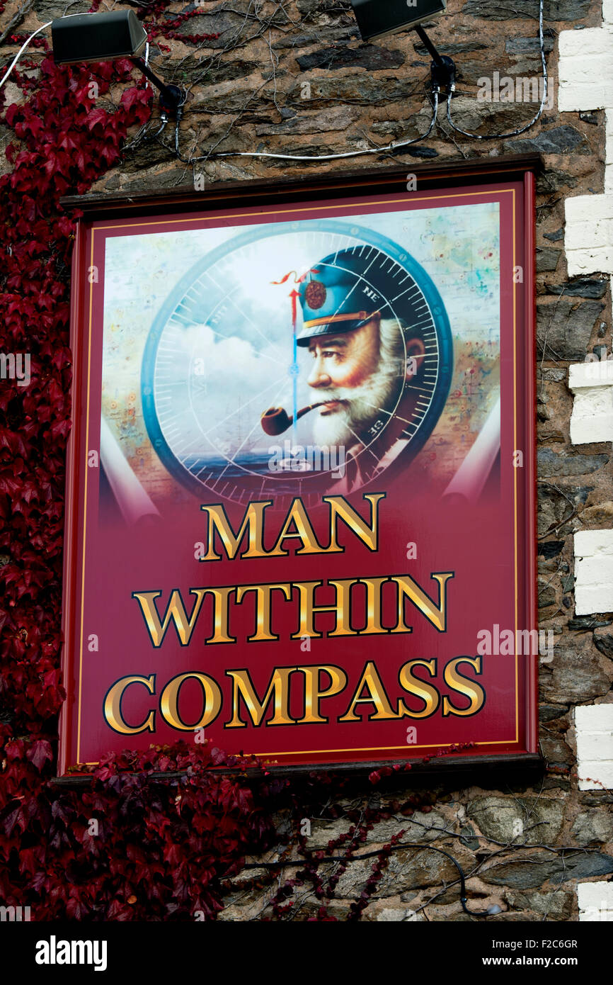 L'uomo all'interno della bussola segno pub, Whitwick, Leicestershire, England, Regno Unito Foto Stock