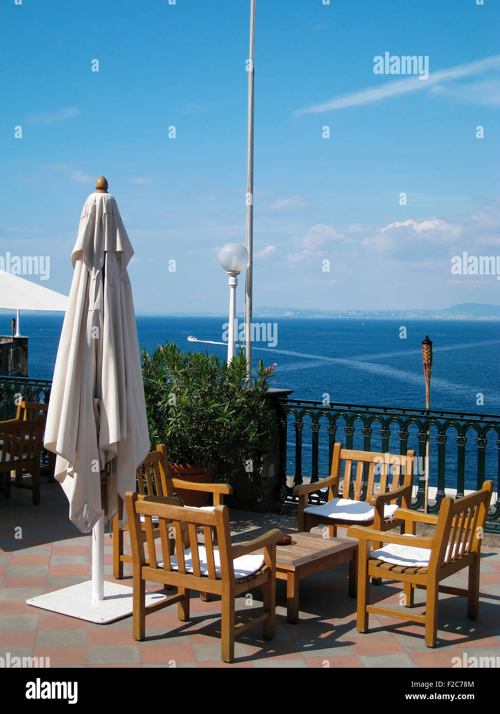 Vista del Golfo di Napoli a Sorrento Italia Foto Stock