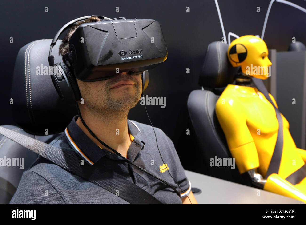 Frankfurt/M, 16.09.2015 - Virtual test drive al TOYOTA stand presso il 66° International Motor Show IAA 2015 (Internationale Automobil Ausstellung, IAA) di Francoforte sul Meno, Germania Foto Stock