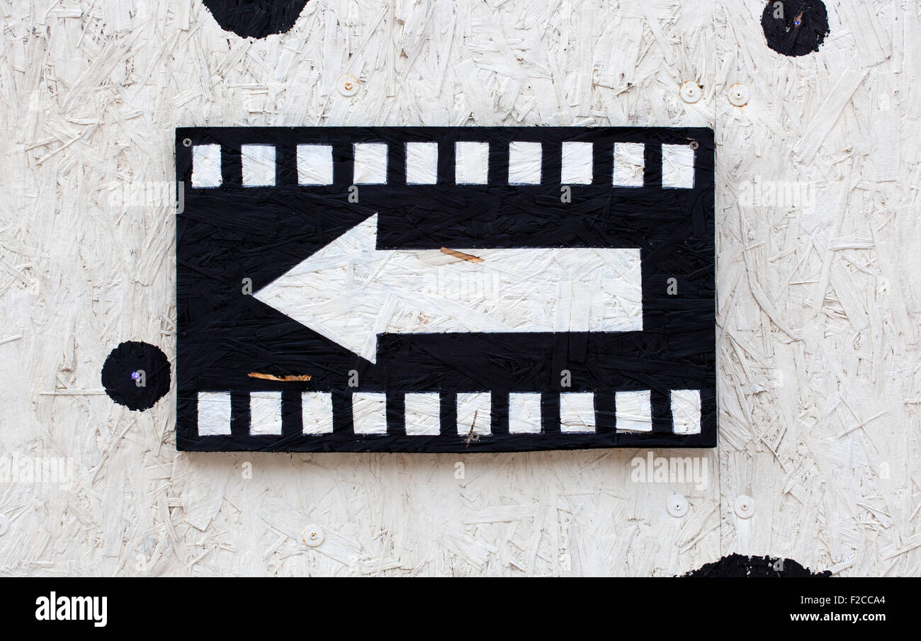 Freccia sul legno simbolo della pellicola Foto Stock