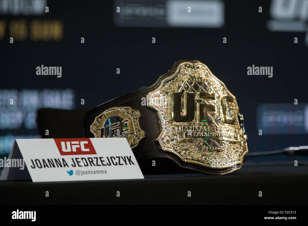 Melbourne, Australia. Settembre 16, 2015. Il campione di nastro campione strawweight Joanna Jedrzejczyk una conferenza stampa davanti a UFC 193 che si terrà presso lo Stadio Etihad a Melbourne, in Australia a Novembre 15, 2015. UFC 193 avrà titolo con una lotta con i combattenti di sesso femminile ed è impostato per avere la più grande pubblico dal vivo nello sport la storia con una frequenza stimata di 70.000. Credito: Cal Sport Media/Alamy Live News Foto Stock