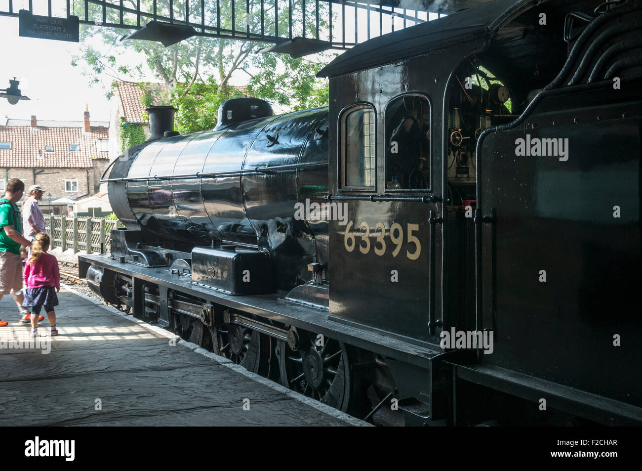 LNER Q6 0-8-0 n. 63395 locomotiva a vapore a Pickering stazione sul NYMR, nello Yorkshire, Inghilterra, Regno Unito Foto Stock