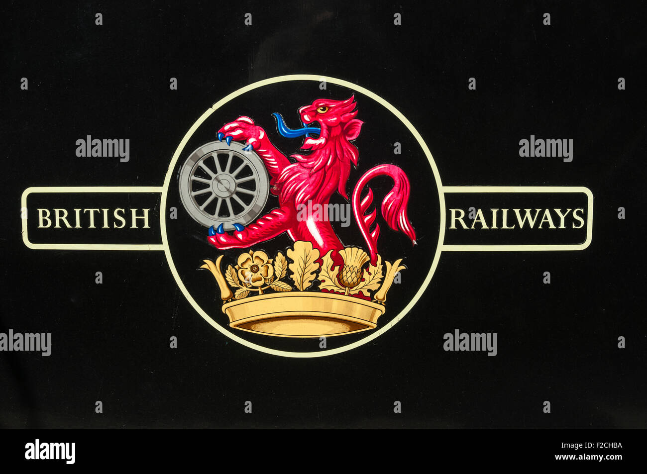 British Railways logo (1956-1965) sulla gara di locomotiva a vapore 63395, NYMR, Pickering, nello Yorkshire, Inghilterra, Regno Unito Foto Stock