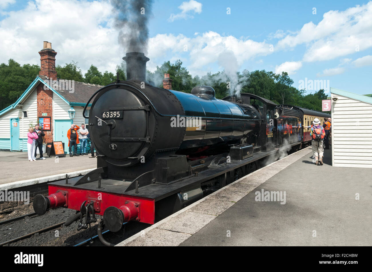 LNER Q6 0-8-0 n. 63395 locomotiva a vapore a Grosmont stazione sul NYMR, nello Yorkshire, Inghilterra, Regno Unito Foto Stock