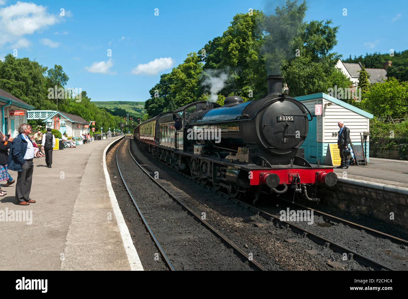 LNER Q6 0-8-0 n. 63395 locomotiva a vapore a Grosmont stazione sul NYMR, nello Yorkshire, Inghilterra, Regno Unito Foto Stock