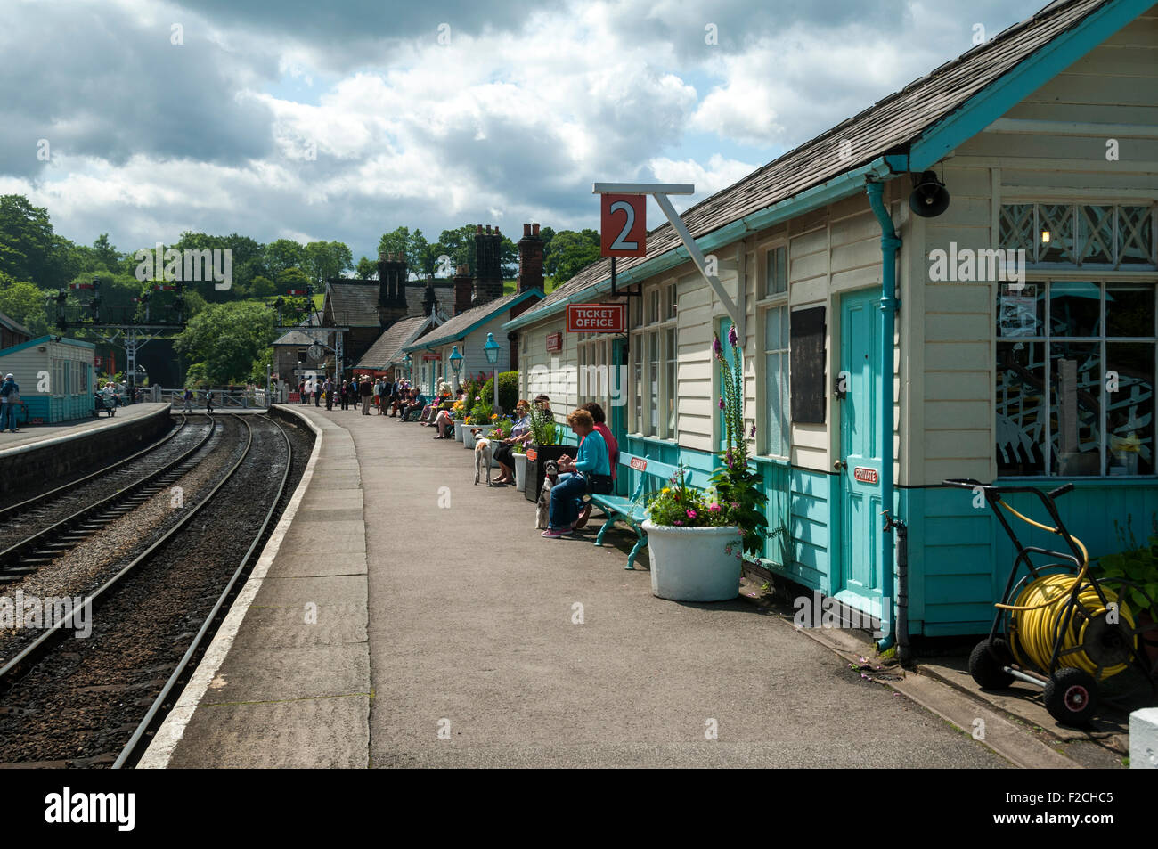 Edifici di stazione e biglietteria a Grosmont stazione sulla North Yorkshire Moors Railway, nello Yorkshire, Inghilterra, Regno Unito Foto Stock