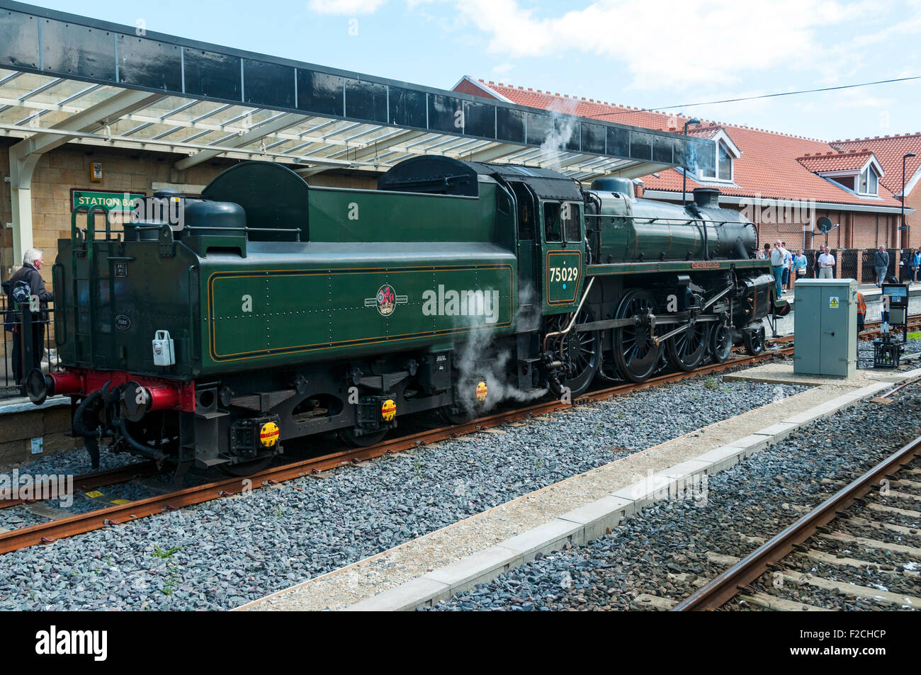 BR Standard 4MT 4-6-0 No.75029 " La notte verde " locomotiva a vapore a Whitby stazione sul NYMR, nello Yorkshire, Inghilterra, Regno Unito Foto Stock