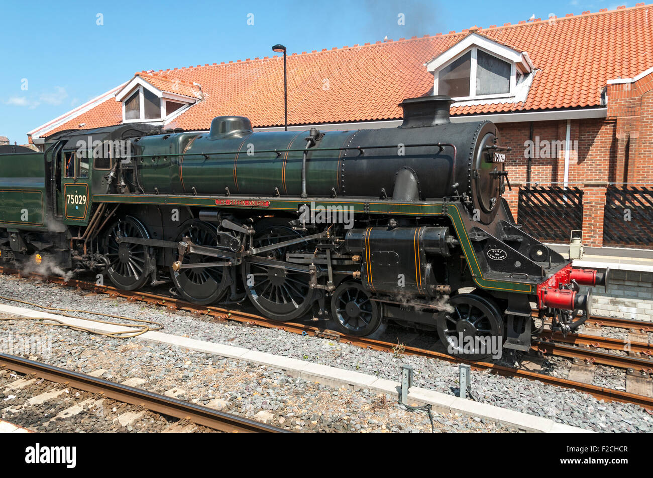 BR Standard 4MT 4-6-0 No.75029 " La notte verde " locomotiva a vapore a Whitby stazione sul NYMR, nello Yorkshire, Inghilterra, Regno Unito Foto Stock