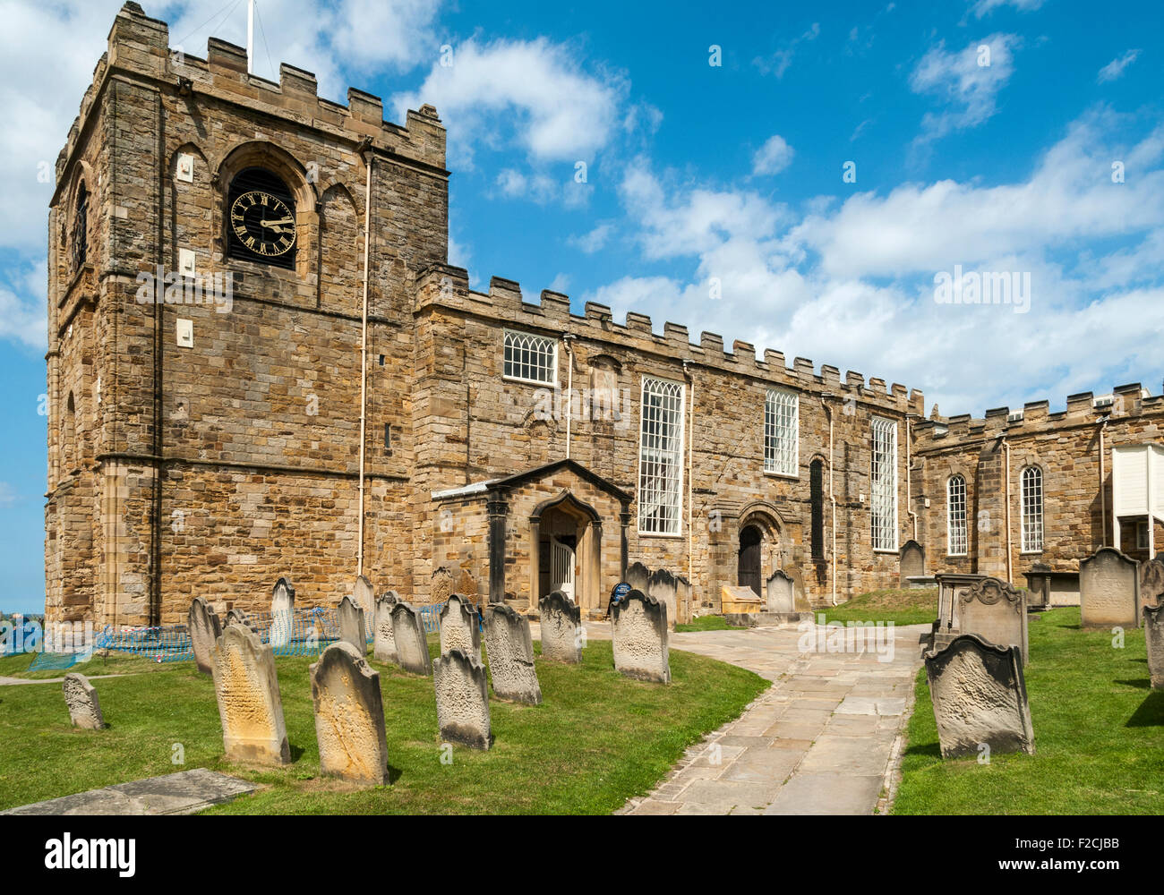 Chiesa di Santa Maria, vicino all'Abbazia, East Cliff, Whitby, nello Yorkshire, Inghilterra, Regno Unito Foto Stock