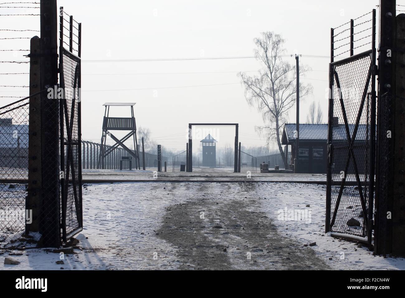 Posto di guardia ad Auschwitz-Birkenau II ex campo di concentramento, Oświęcim Polonia nel gennaio Foto Stock