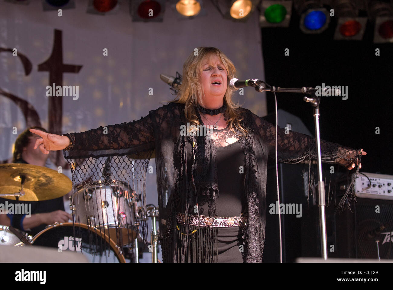 Deborah Bonham effettuando al 3-giorno Weyfest Music Festival 2015, Vita Rurale Centro, Tilford, Farnham, Surrey, Regno Unito. Foto Stock