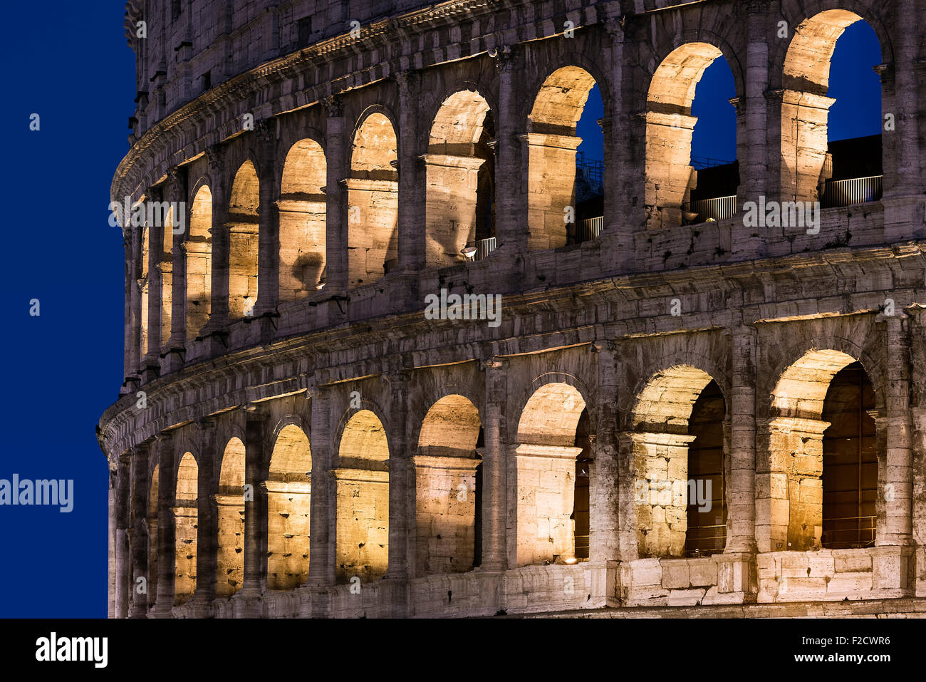 Colosseo dettaglio di notte, Roma, Italia Foto Stock