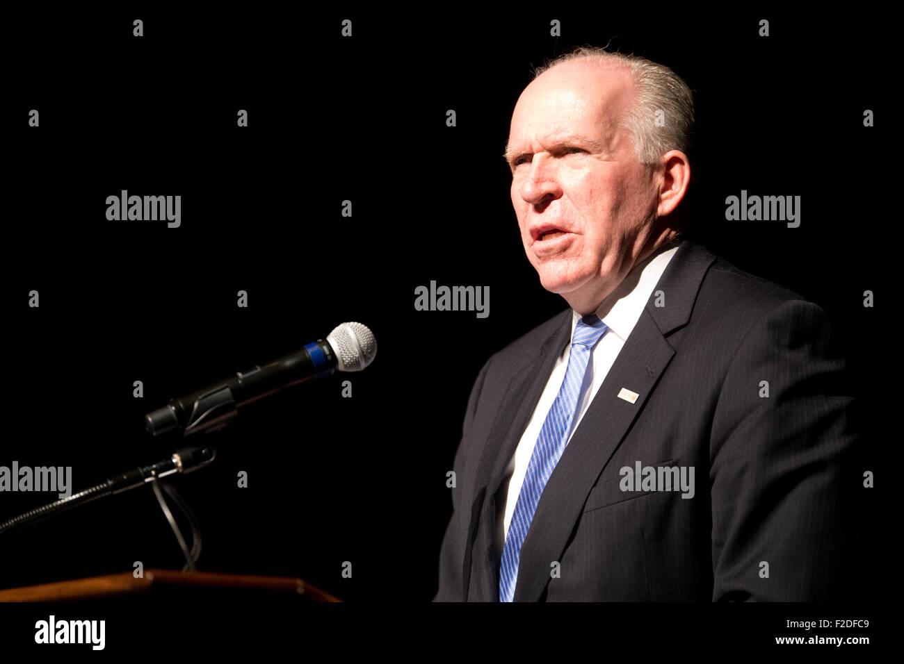 Il Direttore della CIA John O. Brennan spiega la release pubblica del Presidente degli Stati Uniti è classificata briefing durante una giornata lunga symposium Foto Stock