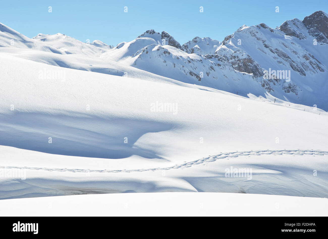 Orme sulla neve. Melchsee-Frutt, Svizzera Foto Stock