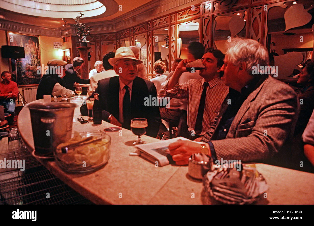 Davy Byrnes pub morale, Dublino durante la commemorazione di James Joyce Bloomsday in "Ulisse", il 16 giugno 1904 , Ireland Foto Stock