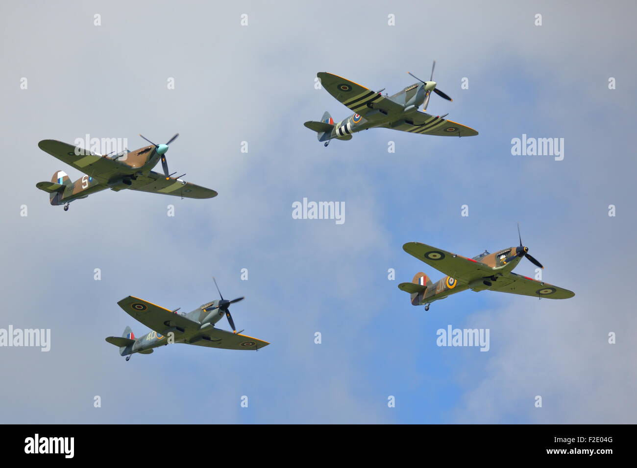 Spitfires e uragani commemorare il settantacinquesimo anniversario della battaglia della Gran Bretagna a Goodwood Aerodrome Foto Stock