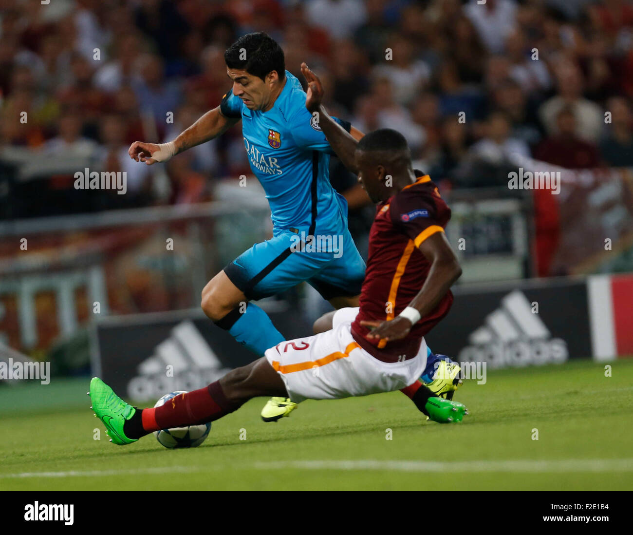 Roma, Italia. Xvi Sep, 2015. Barcellona Luis Suarez lotta per la palla con la Roma di Antonio Rudiger durante la Champions League Gruppo E partita di calcio allo Stadio Olimpico di Roma 16 Settembre 2015 Credit: agnfoto/Alamy Live News Foto Stock
