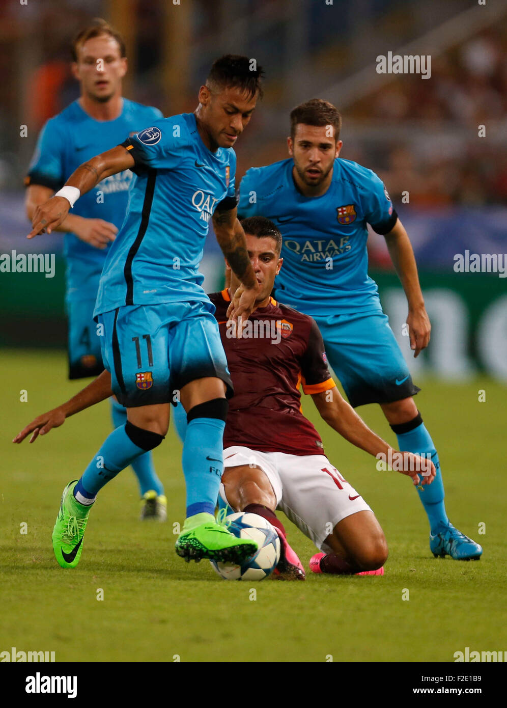 Roma, Italia. Xvi Sep, 2015. Barcellona è Neymar è contestata da come Roma's Iago Falque durante la Champions League Gruppo E partita di calcio allo Stadio Olimpico di Roma 16 Settembre 2015 Credit: agnfoto/Alamy Live News Foto Stock