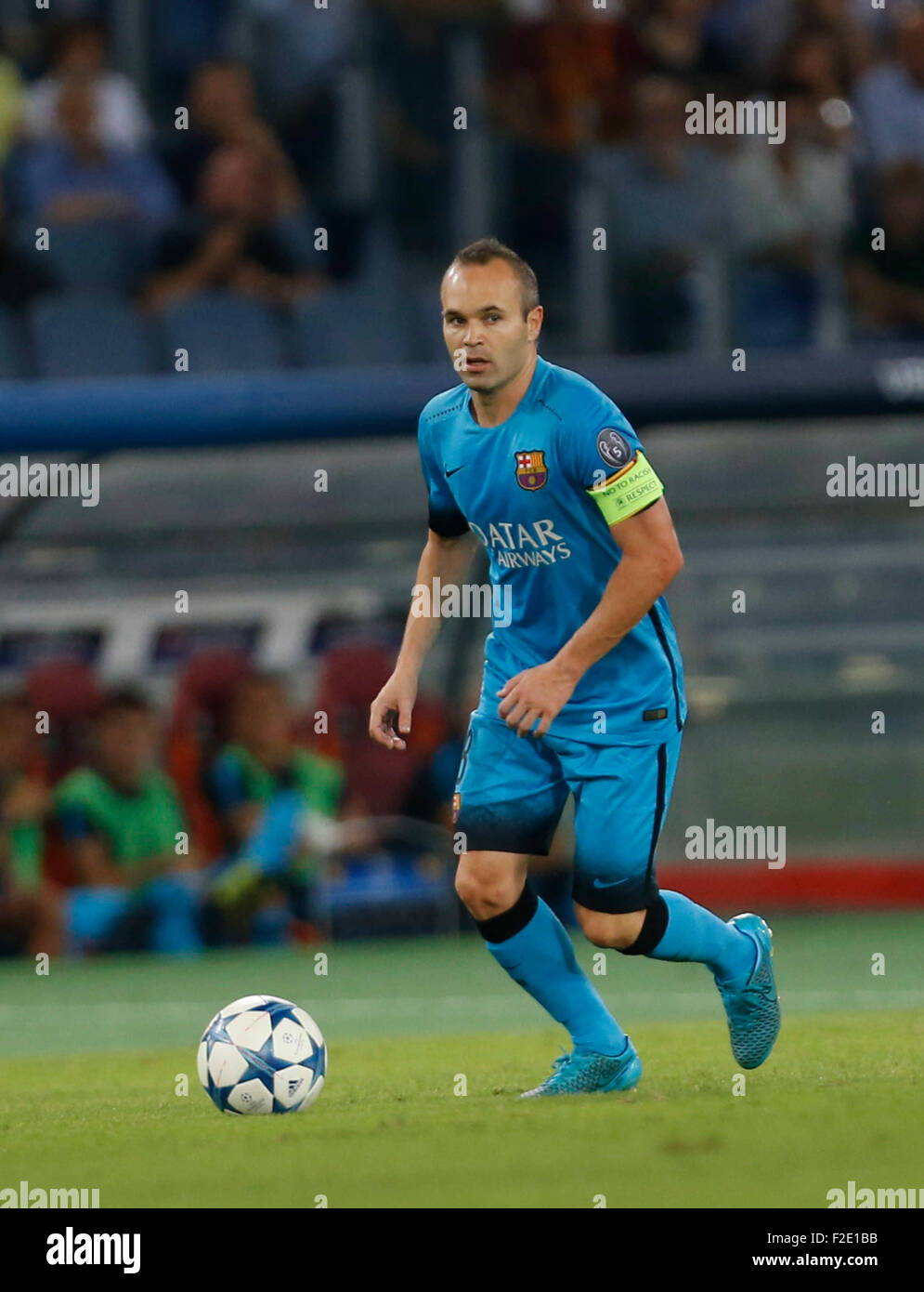 Roma, Italia. Xvi Sep, 2015. Barcellona Andreas Iniesta controlla la sfera durante la Champions League Gruppo E partita di calcio contro la Roma nello Stadio Olimpico di Roma 16 Settembre 2015 Credit: agnfoto/Alamy Live News Foto Stock