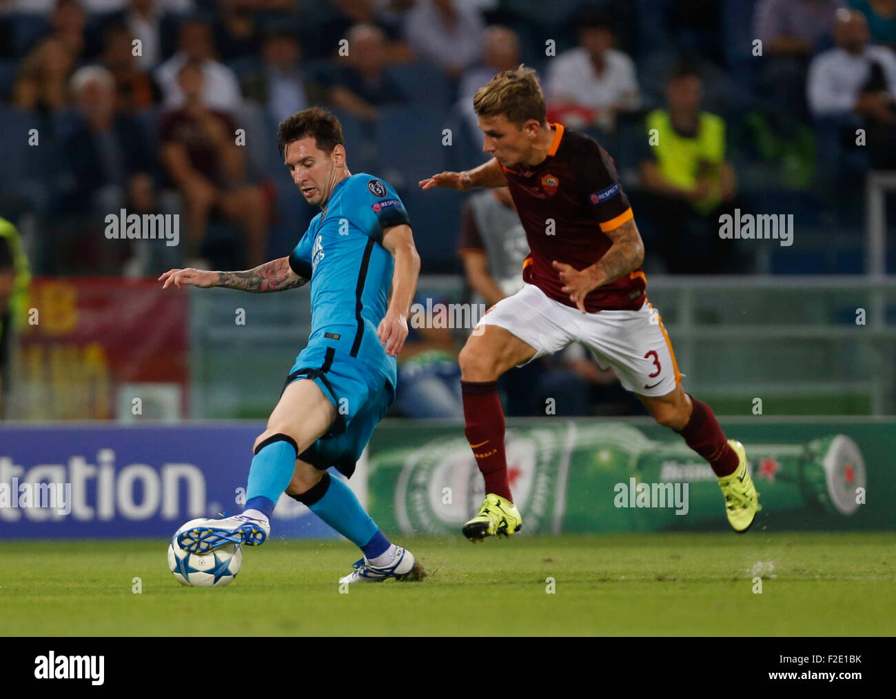 Roma, Italia. Xvi Sep, 2015. Barcellona di Lionel Messi controlla la palla oltre come Roma's Lucas Digne durante la Champions League Gruppo E partita di calcio contro la Roma nello Stadio Olimpico di Roma 16 Settembre 2015 Credit: agnfoto/Alamy Live News Foto Stock