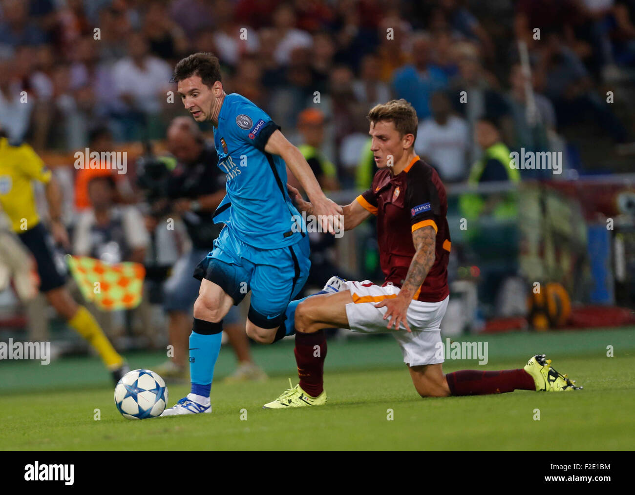 Roma, Italia. Xvi Sep, 2015. Barcellona di Lionel Messi e come Roma's Lucas Digne durante la Champions League Gruppo E partita di calcio contro la Roma nello Stadio Olimpico di Roma 16 Settembre 2015 Credit: agnfoto/Alamy Live News Foto Stock