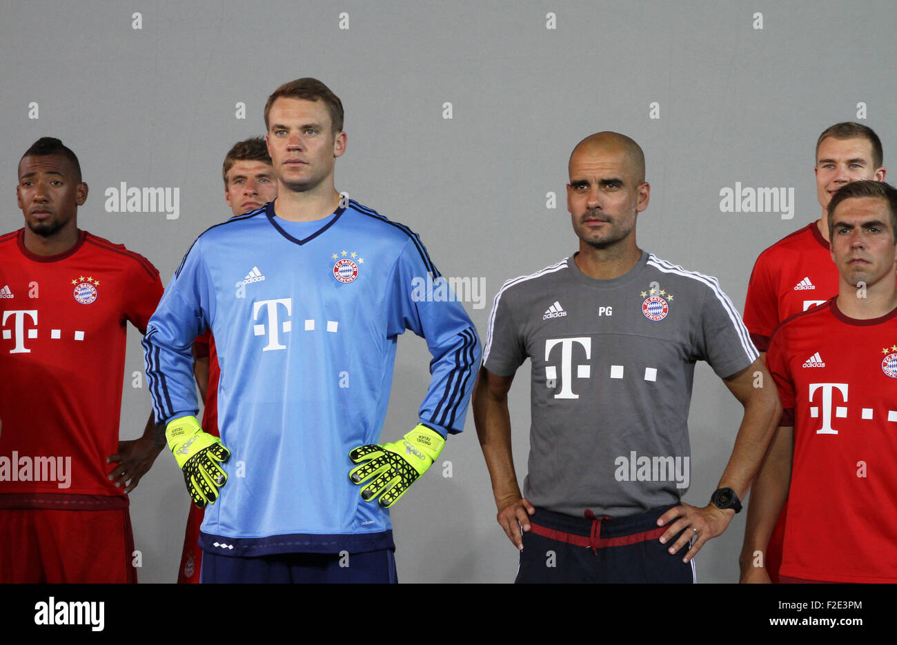 FC Bayern Monaco di Baviera 2015/2016 Bundesliga Presentazione squadra con:  Jerome Boateng, Manuel Neuer, Josep Guardiola, Philipp Lahm dove: Monaco di  Baviera, Germania Quando: 16 Lug 2015 Foto stock - Alamy