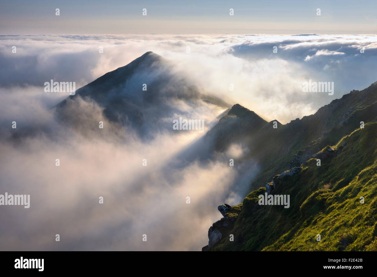 Inversione di cloud su bordo Swirral. Foto Stock