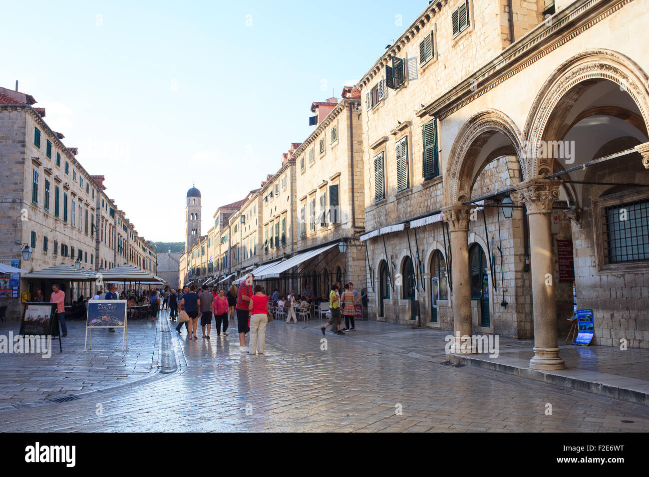 Vista della famosa strada di Dubrovnik, Croazia Foto Stock