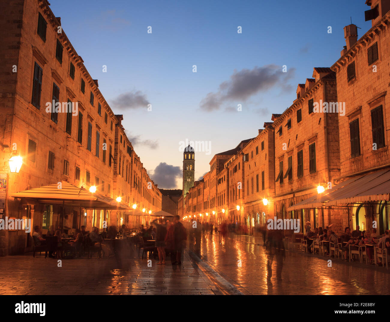 Vista del famoso Stradun, big street a Dubrovnik, Croazia Foto Stock