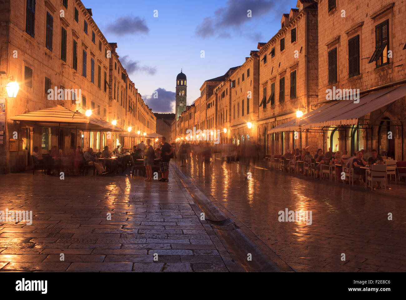 Vista del famoso Stradun, big street a Dubrovnik, Croazia Foto Stock