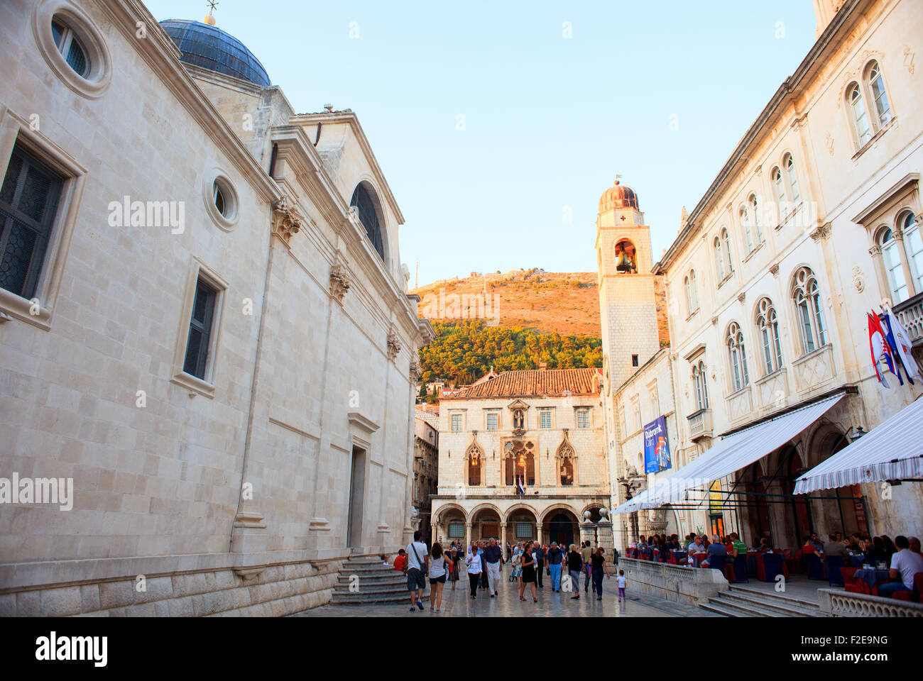 Vista del famoso Stradun, big street a Dubrovnik, Croazia Foto Stock