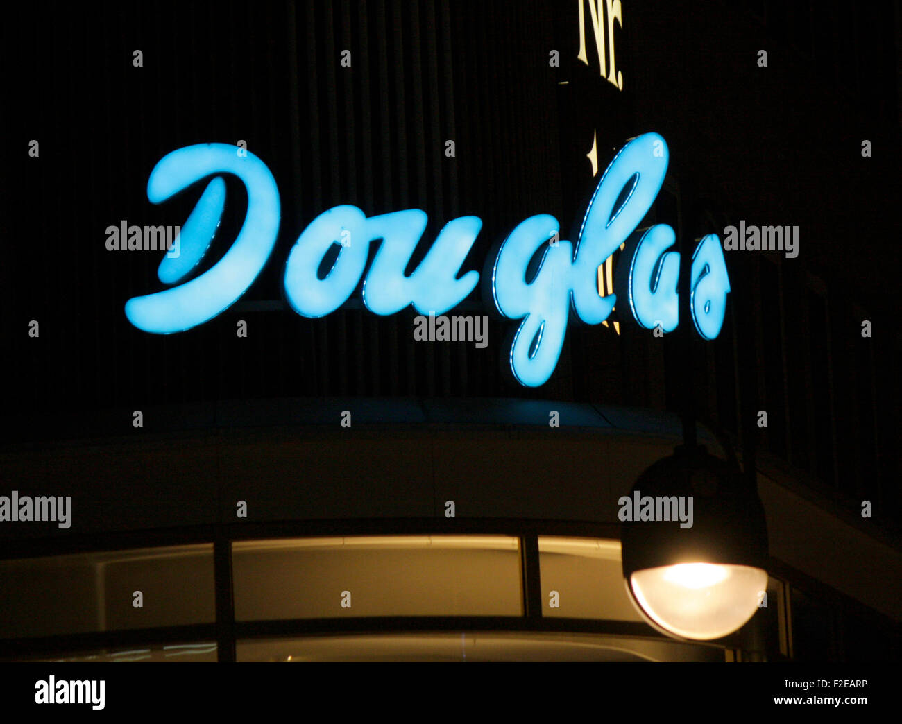 Novembre 2013 - BERLINO: marchi: il logo della società 'Douglas', Berlino. Foto Stock