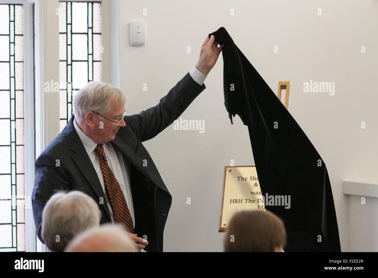 Shrewsbury, Shropshire, Regno Unito. Il 17 settembre 2015. Il duca di Gloucester svela una targa durante la cerimonia di apertura della città è di nuovo Museo e Galleria d'arte. Credito: Michael Buddle/Alamy Live News Foto Stock