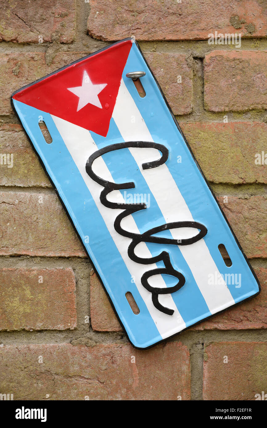 Cuba bandiera segno su un muro di mattoni Foto Stock
