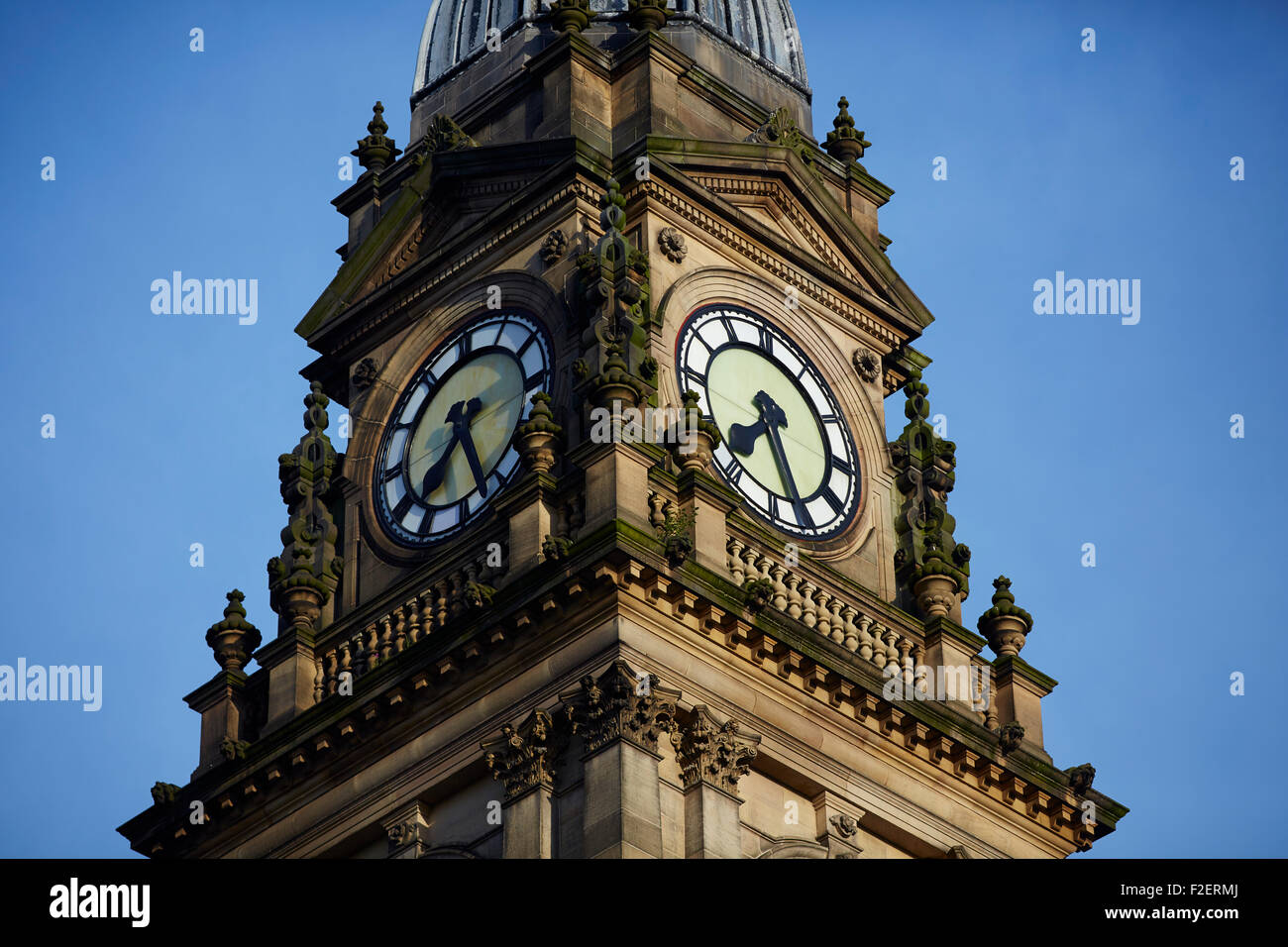 Bolton Town Hall di fronte a Victoria Square a Bolton, Greater Manchester, Inghilterra, fu costruito tra il 1866 e il 1873 per la contea B Foto Stock